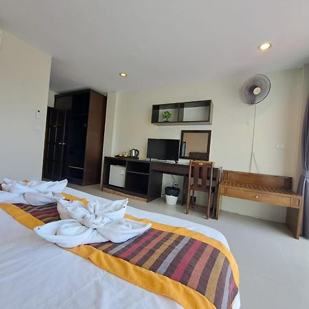 Baan Oui Guest House - Nai Harn プーケット エクステリア 写真