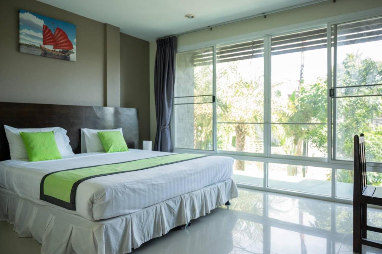 Baan Oui Guest House - Nai Harn プーケット エクステリア 写真