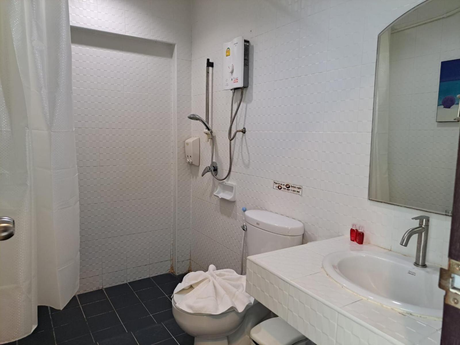 Baan Oui Guest House - Nai Harn プーケット エクステリア 写真